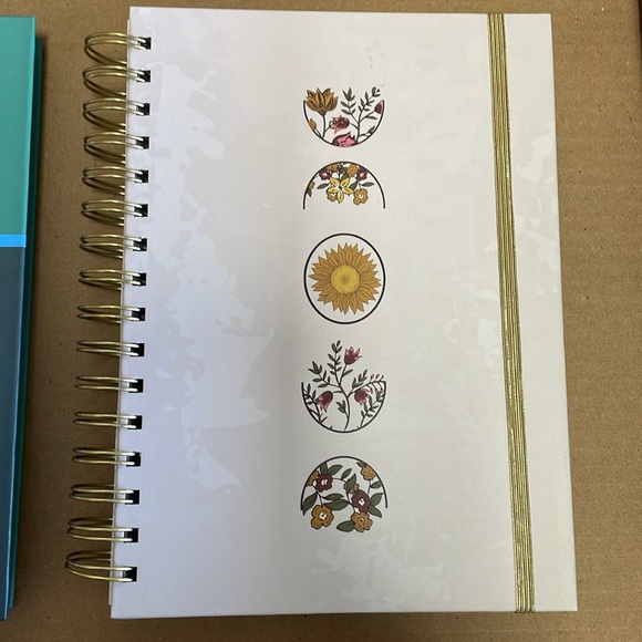 New Paperbuzz Notebook /Journals “Notes & Thoughts" 8.6” x 6.5” - Picture 3 of 8